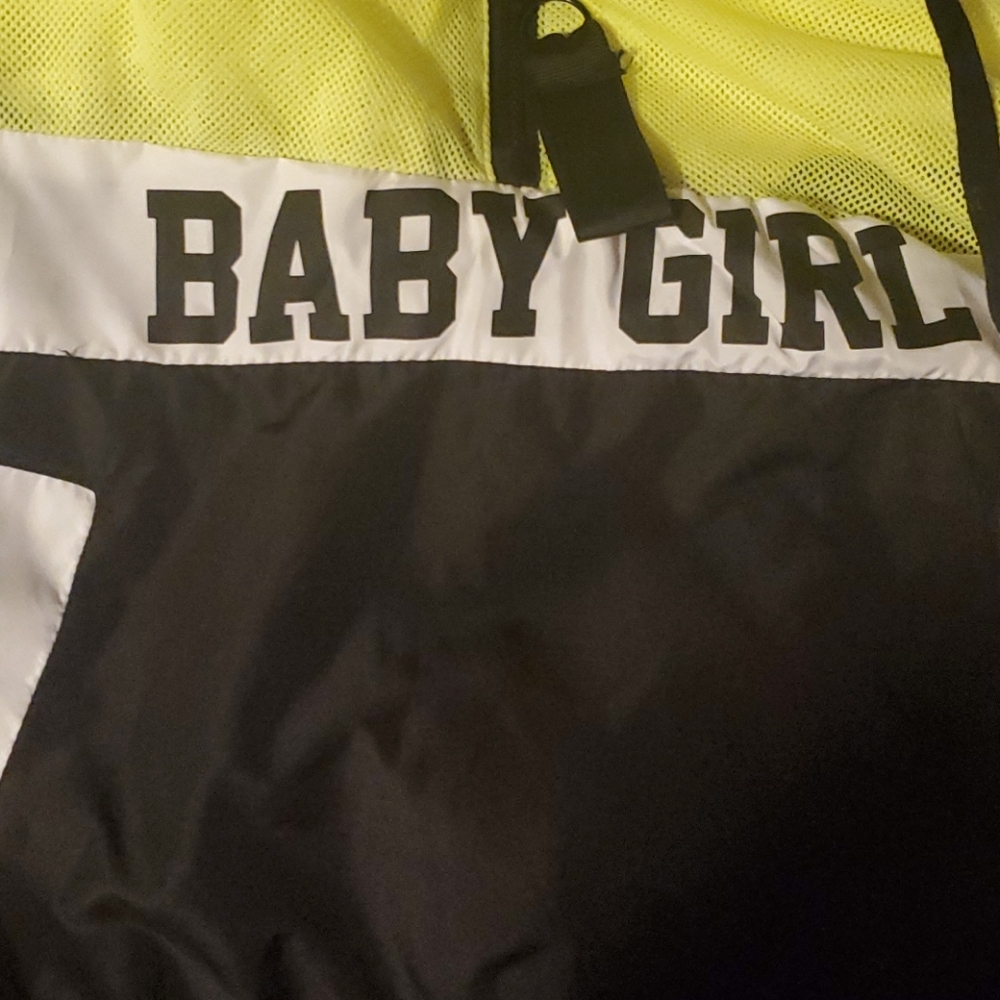 A jacket - Picture 4 of 4